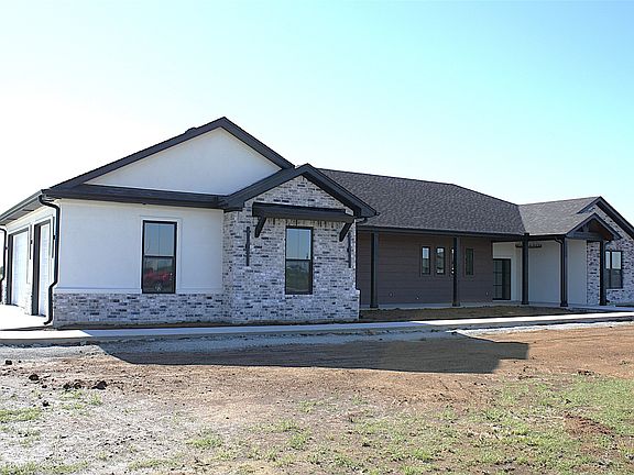 2nd image of 611 Willow Moon Ranch Rd