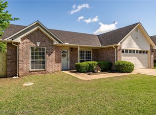 501 Apple Valley Dr, Fort Smith, AR 72908