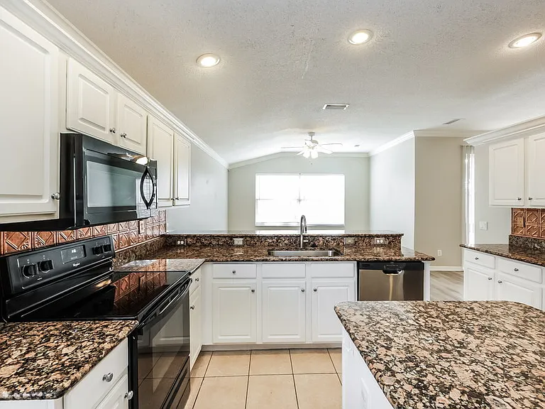 304 Fareham Dr — Photo 9