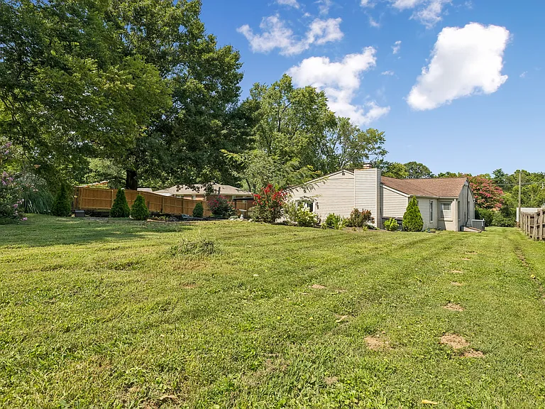 3317 Marcus Dr — Photo 32