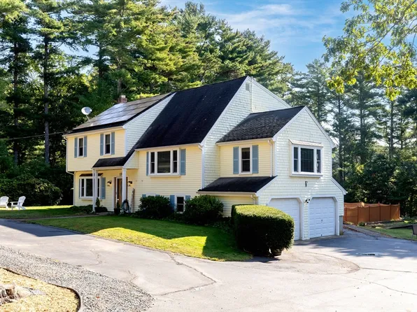 12 Bow St, Carver, MA 02330