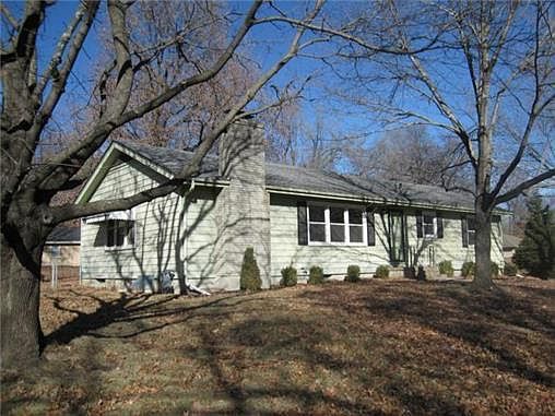 Well-kept house with newer paint on house. East View/ Dead in Street