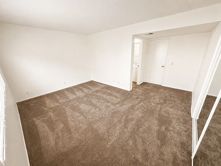 Del Ciervo Apartments — Photo 58