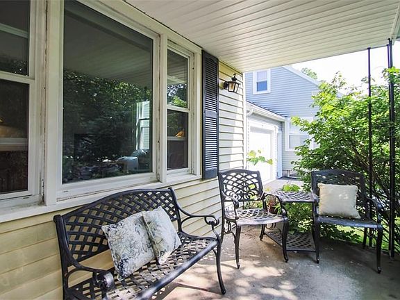 3rd image of 21 Briggs Ave