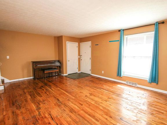 3rd image of 1785 Willoway Cir N