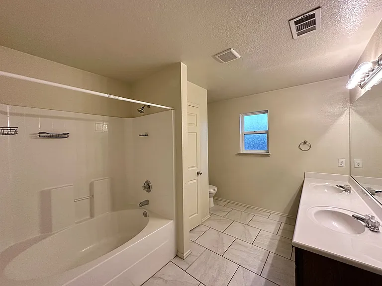 2403 Lavender Ln — Photo 28