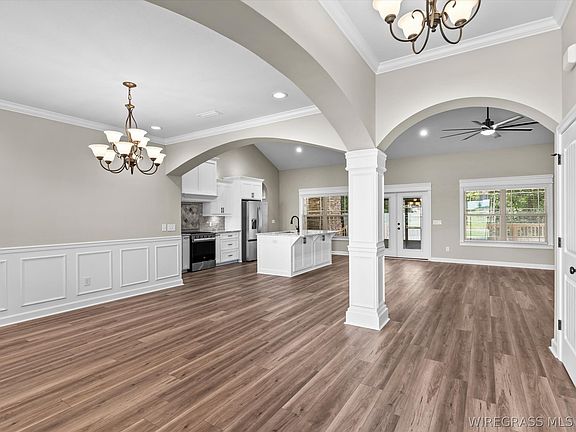 3rd image of 402 Bella Dr