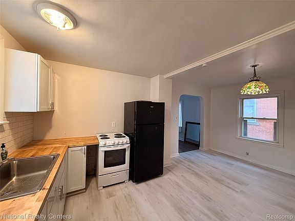 4th image of 8119 Studebaker Ave