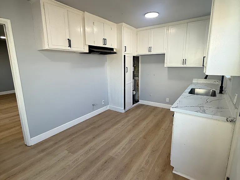 13917 Chadron Ave — Photo 4