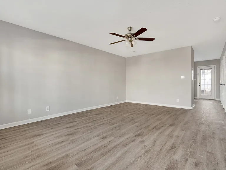550 New South Dr — Photo 20