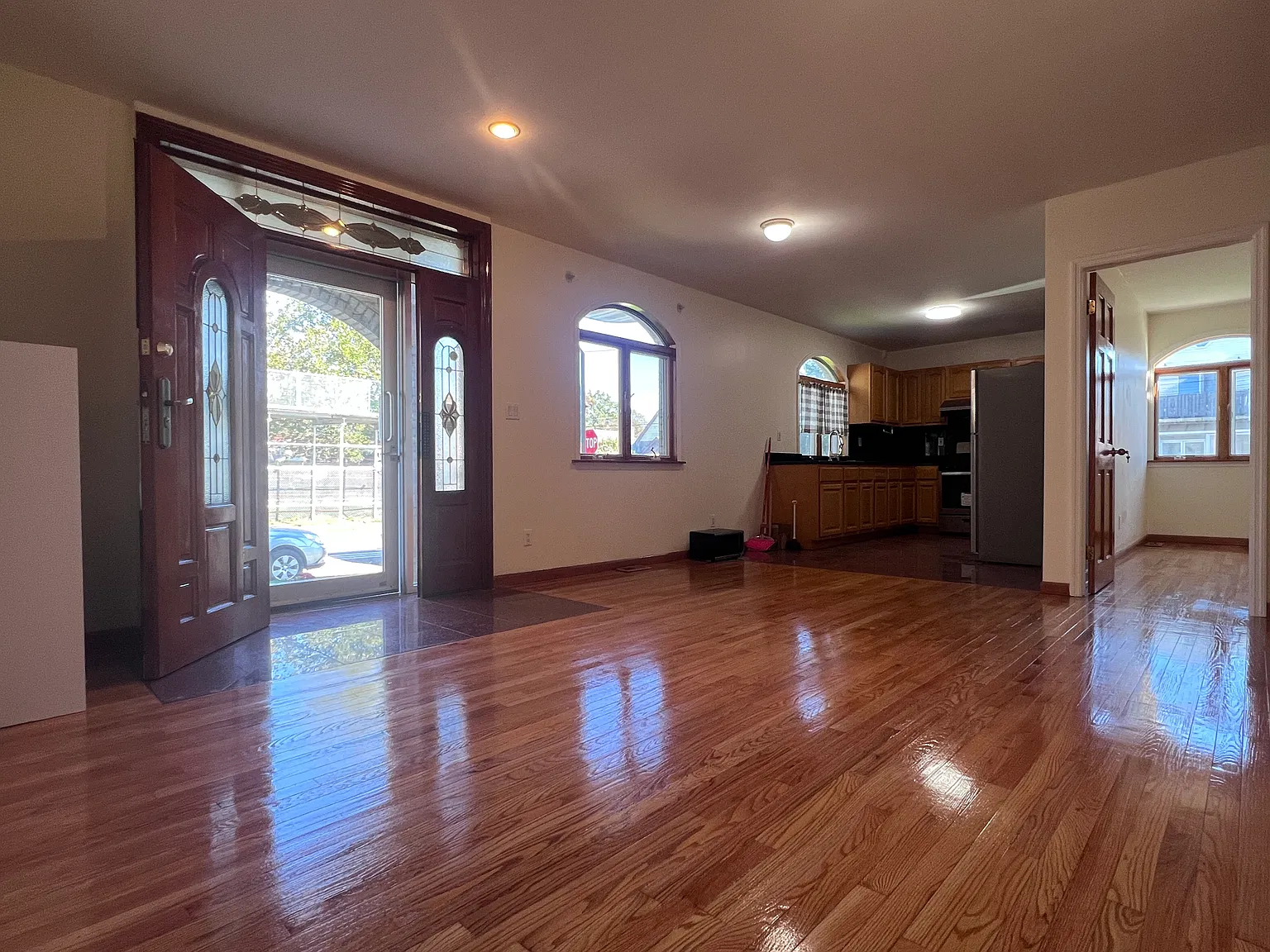 4 bed, 1200 sqft, $3,700 — Photo 2
