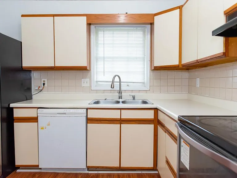 6205 Fieldcrest Dr — Photo 9