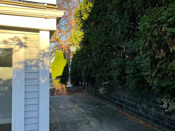 2nd image of 129-129 Arborway Dr #1