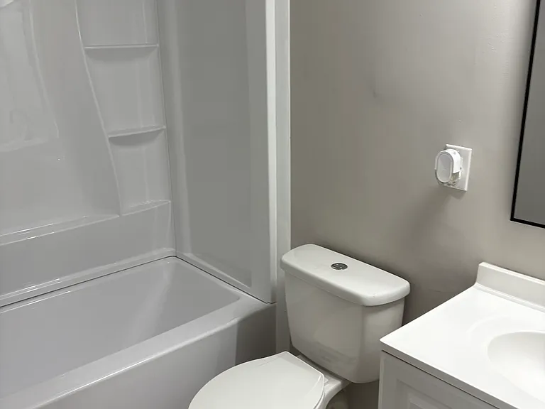 1027 Brown St — Photo 7