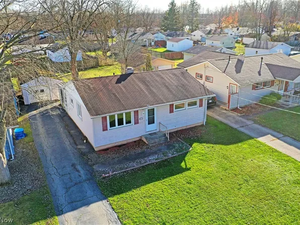 2261 Stewart Dr NW, Warren, OH 44485