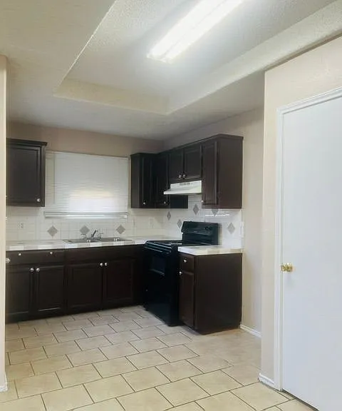 2820 Vienna St — Photo 5