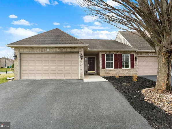 31 Summerfield Dr, Carlisle, PA 17015