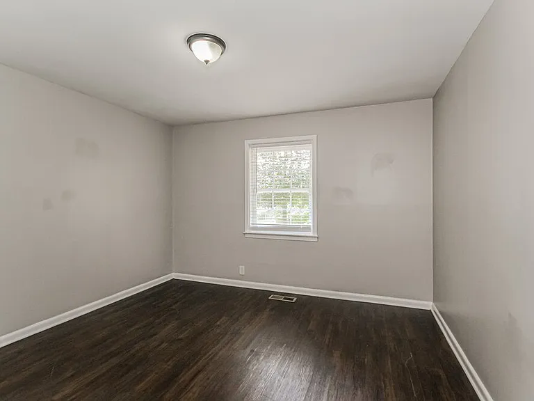 1116 Hayes Rd — Photo 8