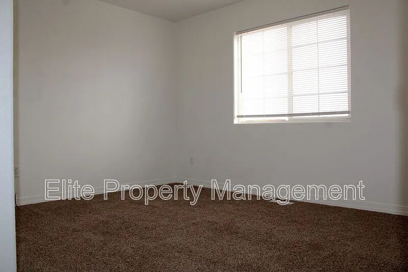 3 bed, 2.0 bath, 1500 sqft, $1,900 — Photo 2