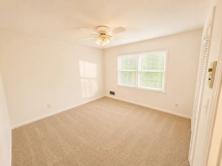 1690 Manhasset Dr — Photo 13
