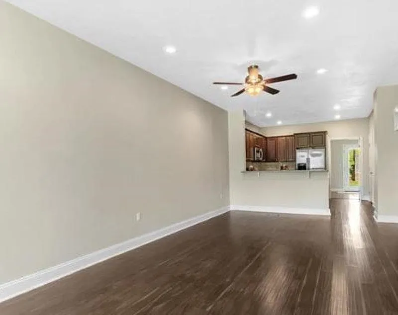 4 bed, 2.5 bath, 1440 sqft, $1,525 — Photo 2