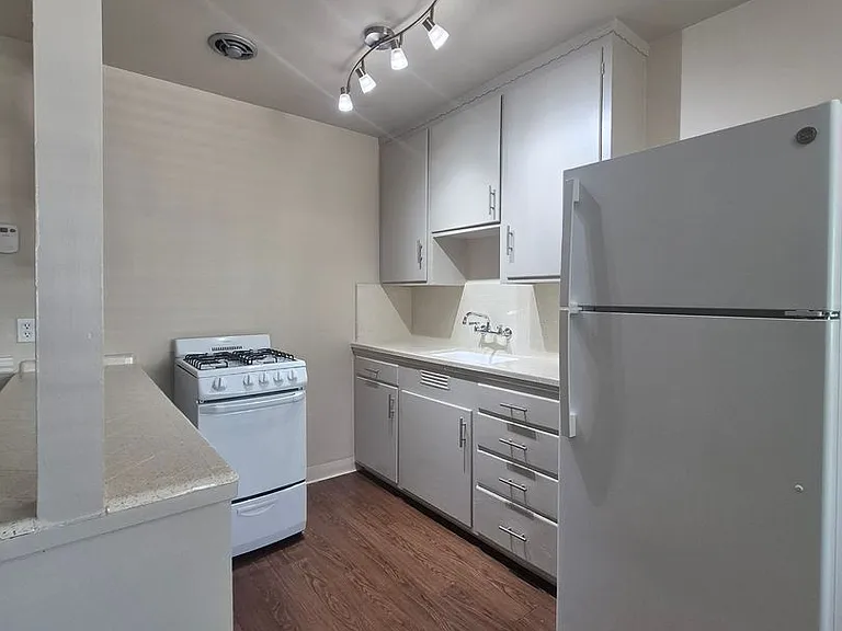2508 L Street Classic Midtown Living — Photo 44