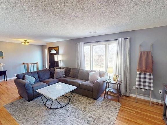 3rd image of 15683 Gilman Rd