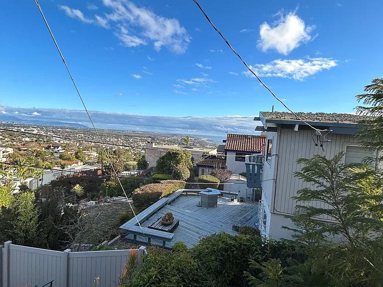 Mariposa Dr — Photo 5