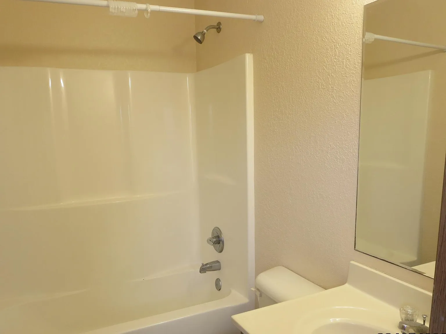 3 bed, $1,000 — Photo 2