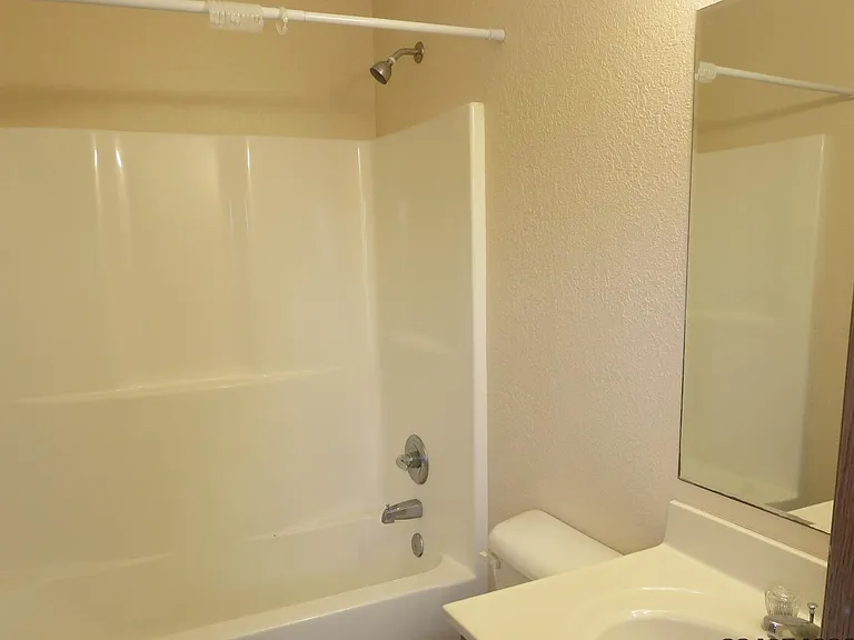 712 W Hickory St #A — Photo 2