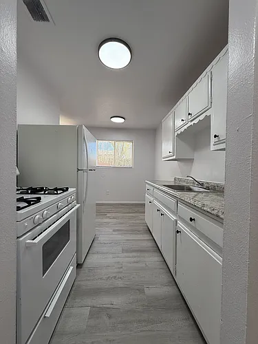 Renovated Upstairs Studio w/ All Utilities Included - 1 Block to UNM Photo 1