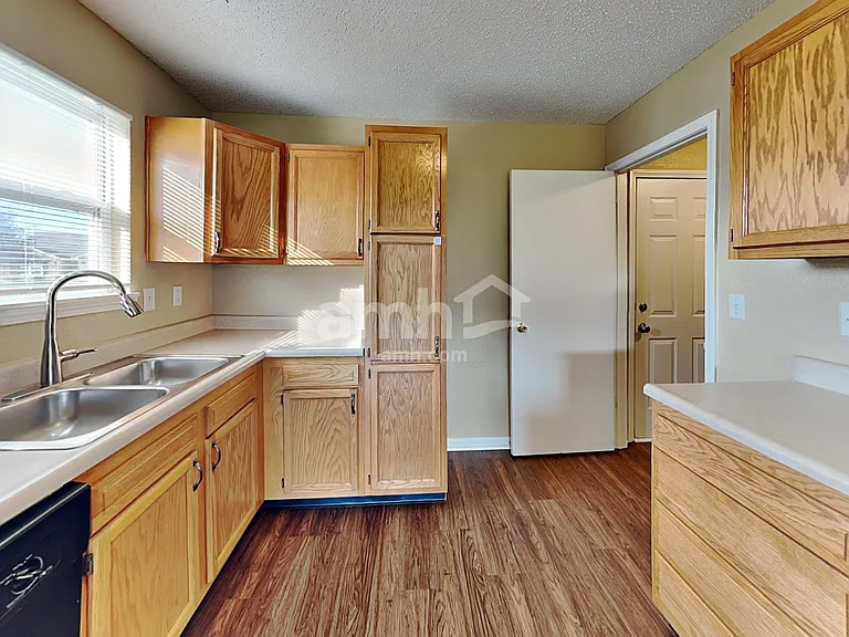 5719 Wood Hollow Dr — Photo 3