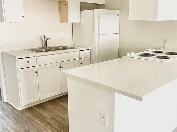 4th image of 8340 Phyllis Pl #214