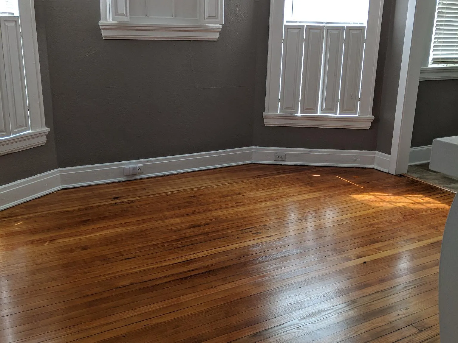 3 bed, 1.5 bath, 1200 sqft, $1,100 — Photo 4