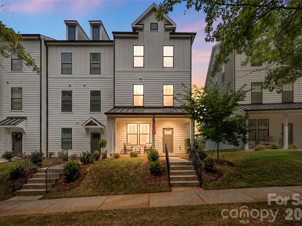 610 District Ct, Fort Mill, SC 29708