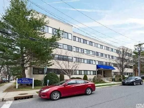 142 Main St, Mineola, NY 11501