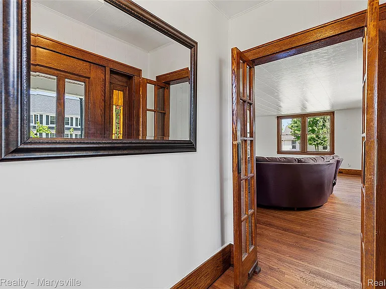 504 Clinton Ave — Photo 3