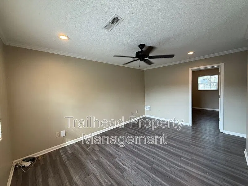 2 bed, 1.0 bath, 780 sqft, $1,399 — Photo 2