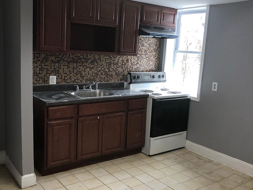 1st image of 5925 N Beechwood St #House