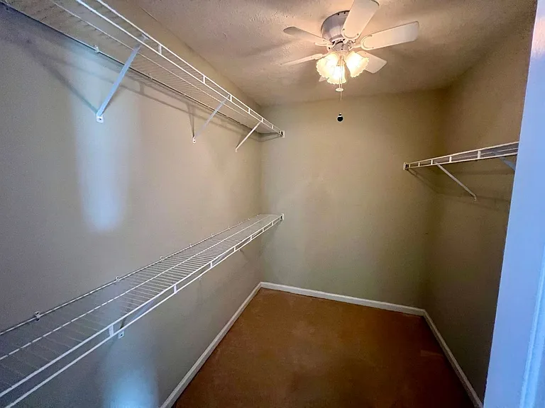 2720 Roscommon Dr — Photo 20