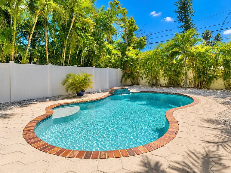 3310 E Maritana Dr — Photo 2