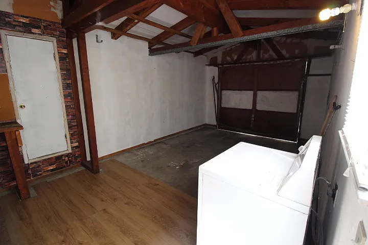 1433 Cottage St — Photo 13