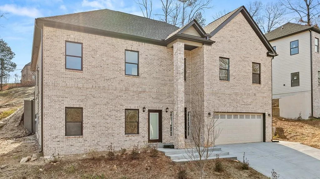 7 bed, 5.0 bath, 3400 sqft, $3,200 — Photo 2