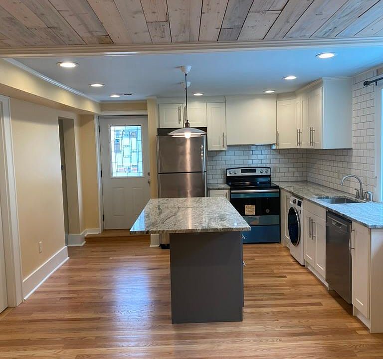 1st image of 3865 Holdrege St #2