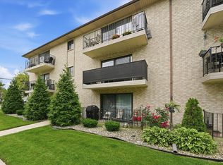9800 S Sayre Ave #2B, Chicago Ridge, IL 60415
