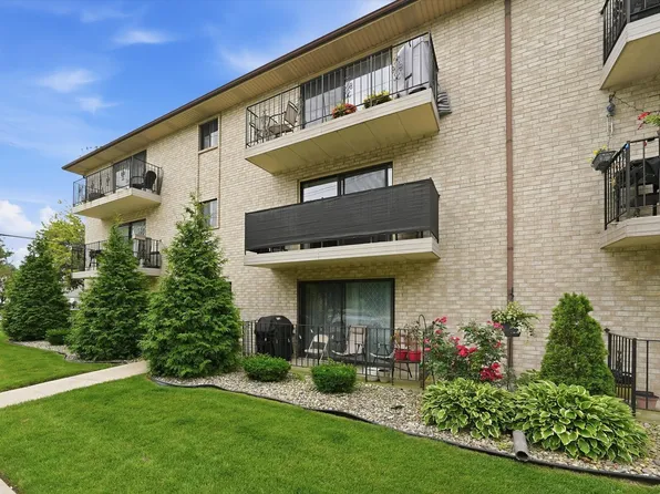 9800 S Sayre Ave #2B, Chicago Ridge, IL 60415
