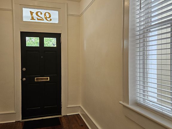 5th image of 921 E Park Ave