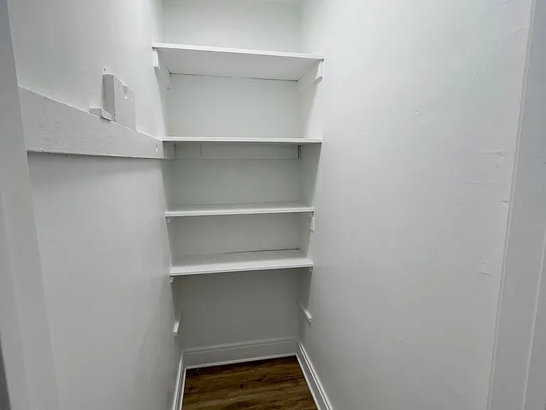 552 S Oakland Ave — Photo 11