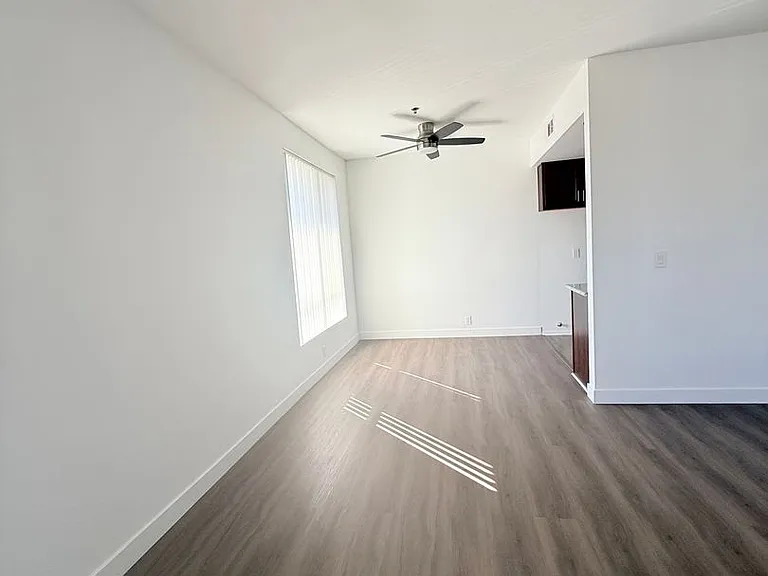 Perfectly situated 2 bedroom and 2 bathroom ! — Photo 32