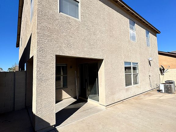 3rd image of 11817 W Bloomfield Rd